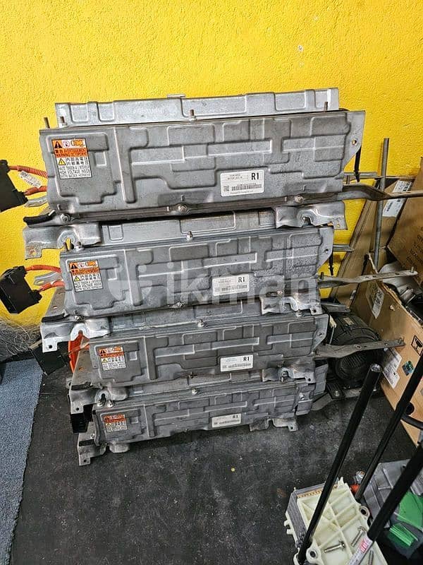 Lexus Rx450h, Prius Alpha, Aqua Hybrid Battery/ABS Door Step Service 2