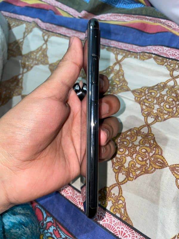 iphone xs PTA approved with box n charger 0