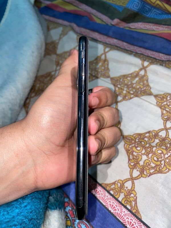 iphone xs PTA approved with box n charger 1