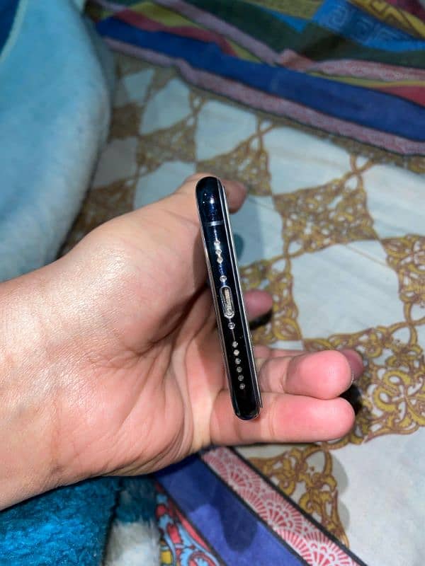 iphone xs PTA approved with box n charger 2