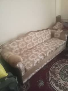 5 seater sofaset little bit used in good condition with 5mm glasstable