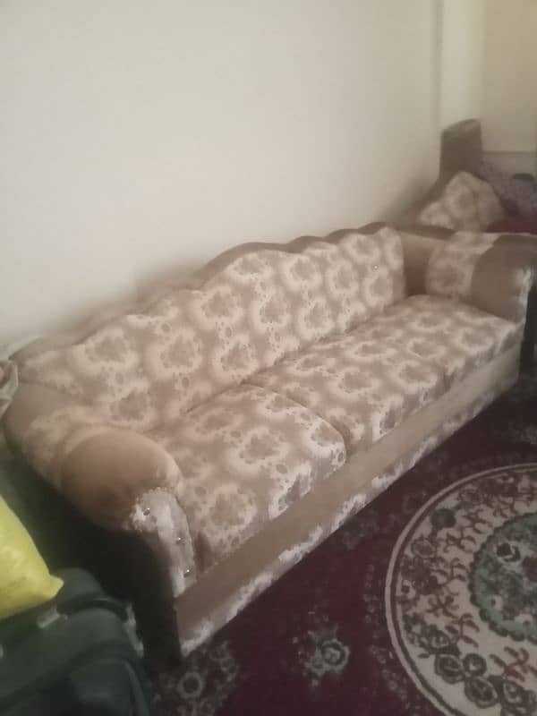 5 seater sofaset little bit used in good condition with 5mm glasstable 0