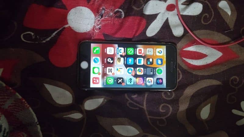 iPhone 6s 32 GB non pta WhatsApp ya call pa +92 318 4958104 rabta Kara 1