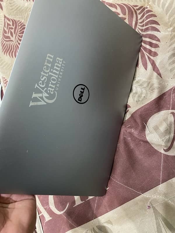 Dell Precision 5520 1