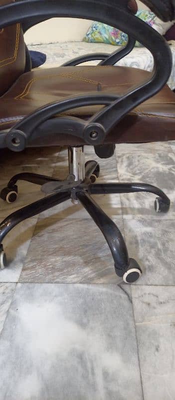 a revolving chair  in good condtion . reliable,soft with a high back. 0