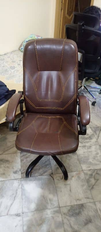 a revolving chair  in good condtion . reliable,soft with a high back. 4