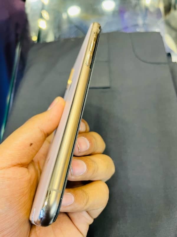 iphone XS PTA approve 10/10 2