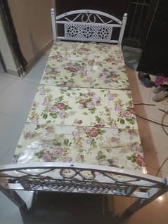 Beautiful  folding bed purchased from saudia