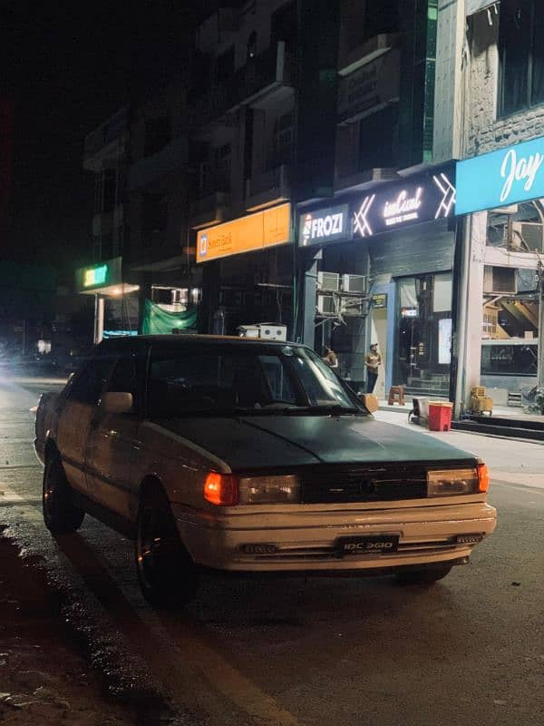 Nissan Sunny 1989 3