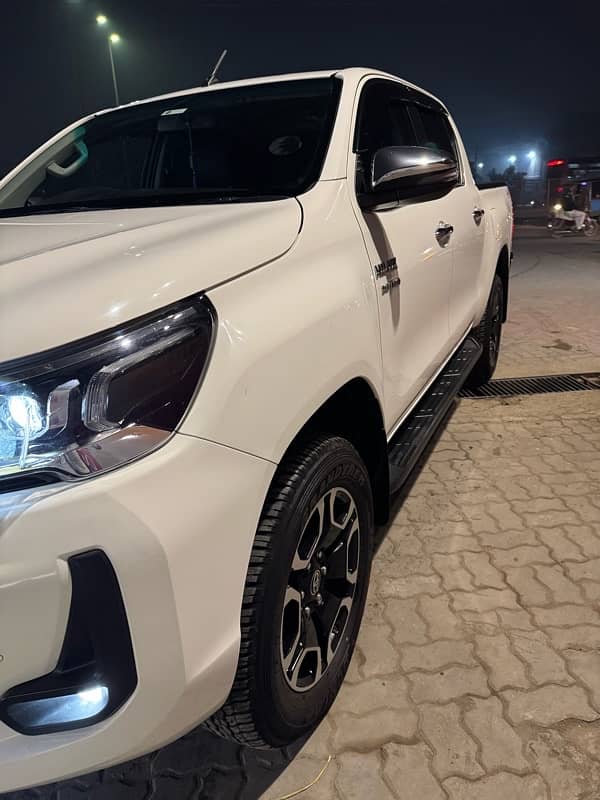 Toyota Hilux 2022 1