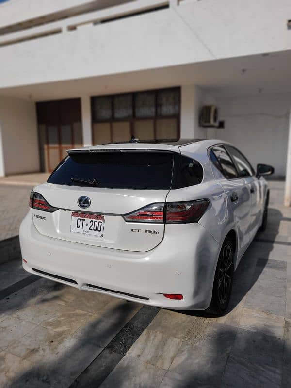 Lexus CT200h 2011 3