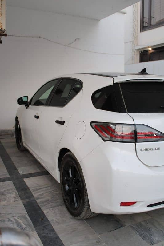 Lexus CT200h 2011 6