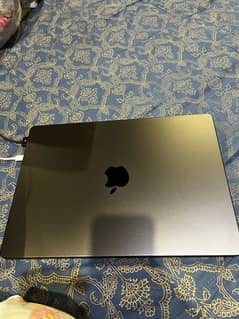 apple macbook pro M4 14 inches