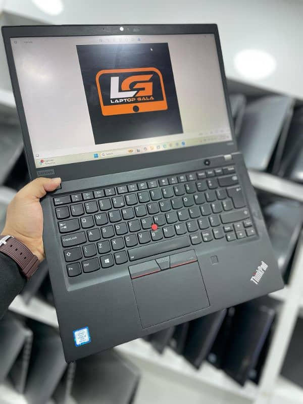 Lenovo ThinkPad T490s : Core i5 8th gen: 8/256 4