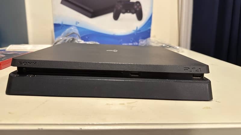 PlayStation 4 Slim 5