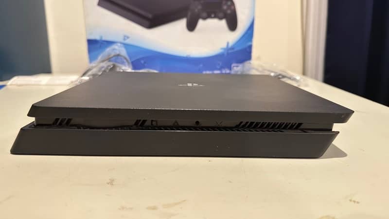 PlayStation 4 Slim 6