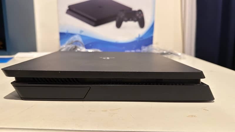 PlayStation 4 Slim 7