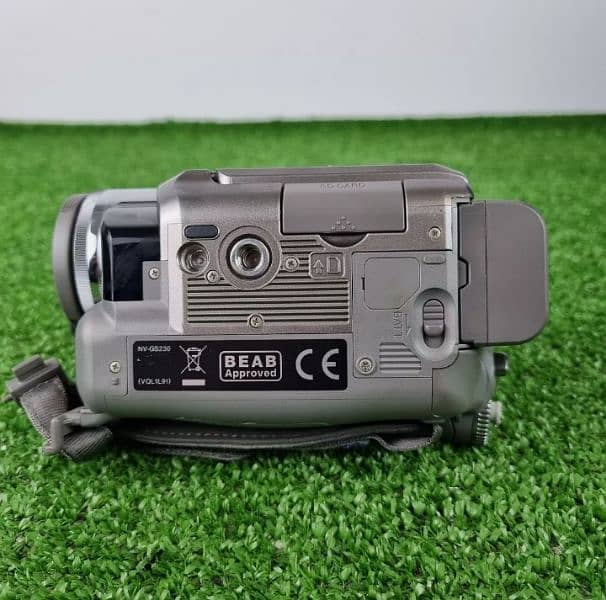 camcorder and digital camera 5