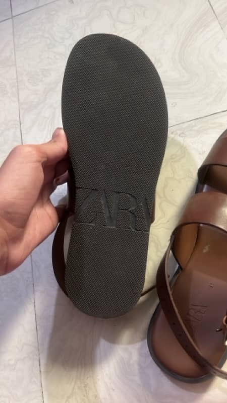 selling me brand new Zara man sandal 2