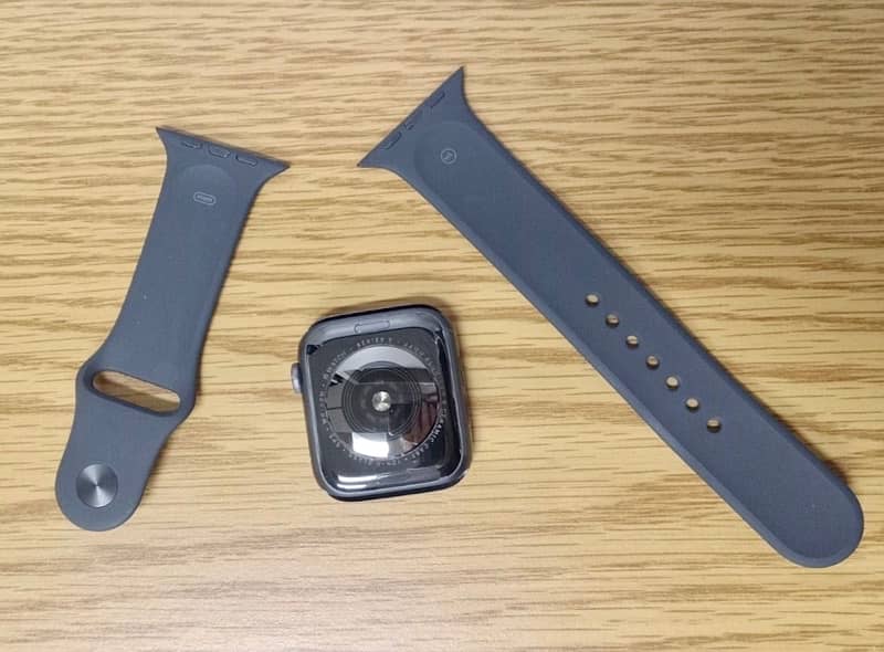 Apple Watch Series 5 100% Battery Health 44mm Original Sports Band 1