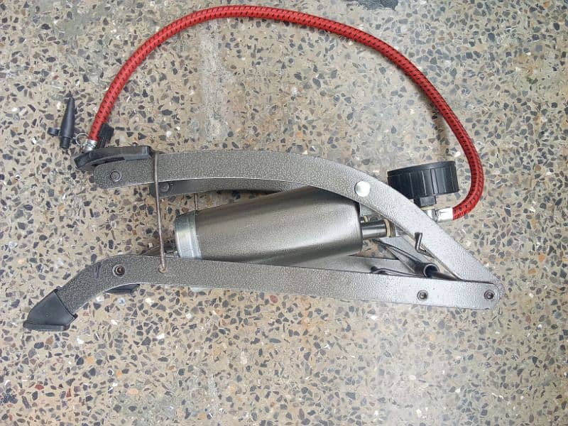 Foot Pump Tyre Inflator with Double Piston 1