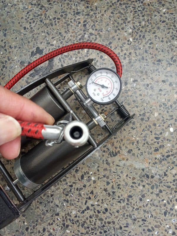 Foot Pump Tyre Inflator with Double Piston 4