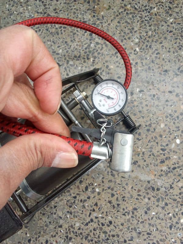 Foot Pump Tyre Inflator with Double Piston 5