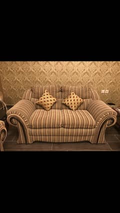 Sofa that add beauty to your drawing room.