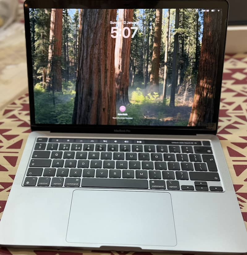 MacBook Pro 13-inch M-1 (2020) 1