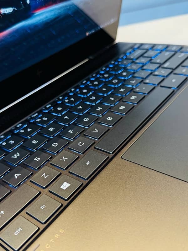 HP SPECTRE X360 TOUCH 4k display GOLD THEME Core i7 16GB RAM 256GB NVM 3