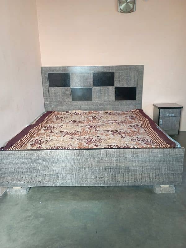 Beautiful Bed with 1 Side tables 0