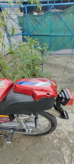 honda 125 tanki tapay red colour.