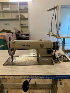 JUkI 2 stitching machine 1 overlock machine