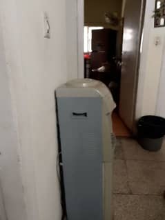 very good condition water dispenser