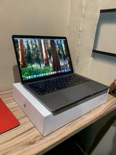 MacBook pro M1 2020 8/512 with box