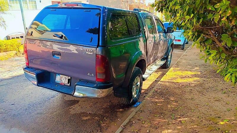 Toyota Hilux Vigo G 2011 Model 4