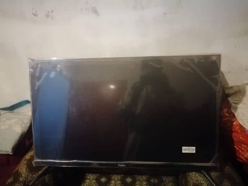 32 inch lcd  10by10 condition 1