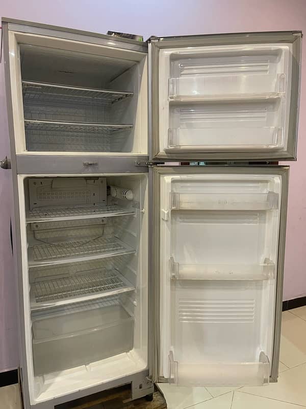 PEL, aspire big size fridge in mint condition working 100% 4