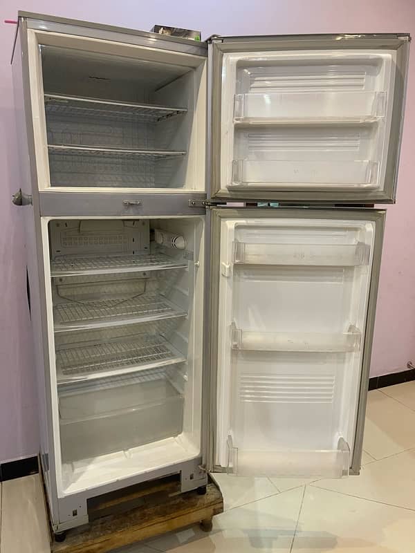 PEL, aspire big size fridge in mint condition working 100% 6