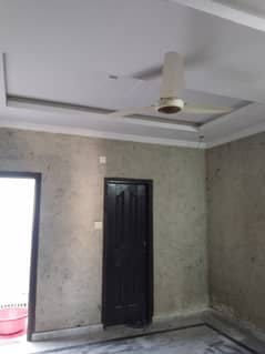 Ghouri town pH 4c1 2bed Falat For Rent Only one Falt and has Single story