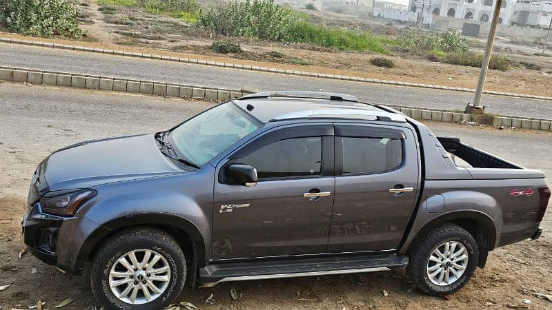 Isuzu D-Max V-Cross 2022 1