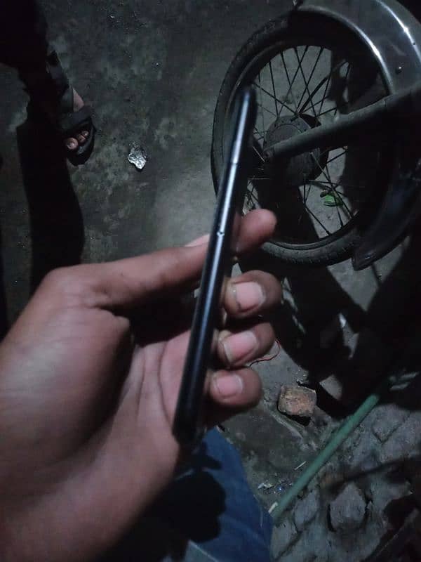 I phone 7 non pta battery health 82 condition 8\ 10 . . 32 GB memory 1