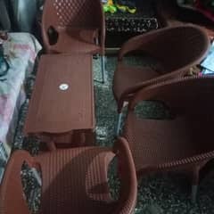 plastic table chairs