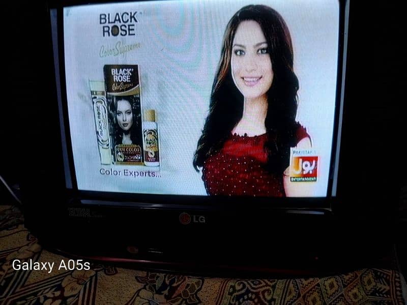 LG tv good working condition urgent sale 3