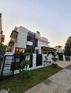 Near Central Park Top Designer 1 Kanal Single Unit House For Sale