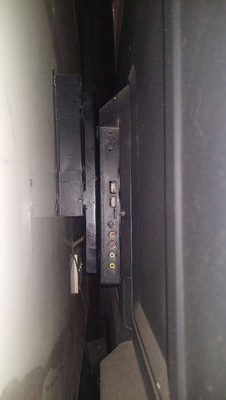 Multynet LED 50" Panel Broken 1