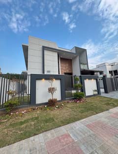 1 Kanal Beautiful Modern Straight Line Designer House For Sale