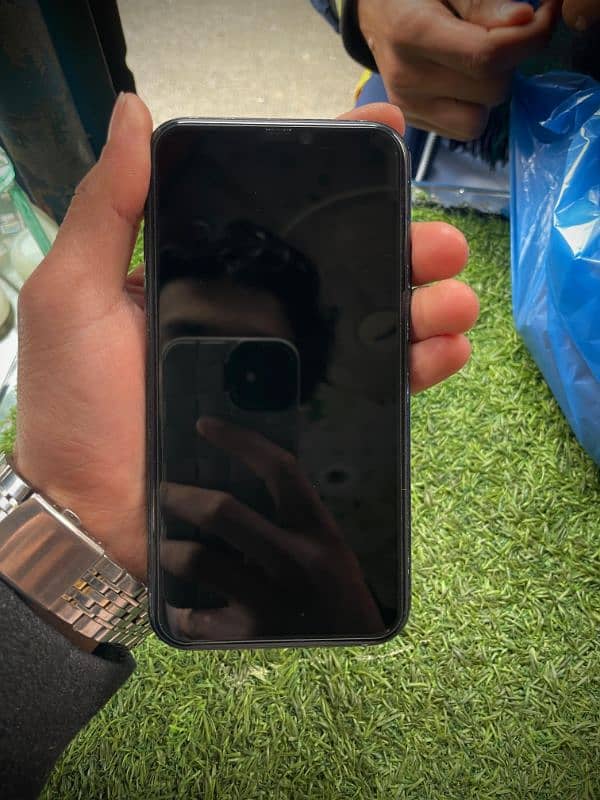 iPhone XR 64 Gb 1