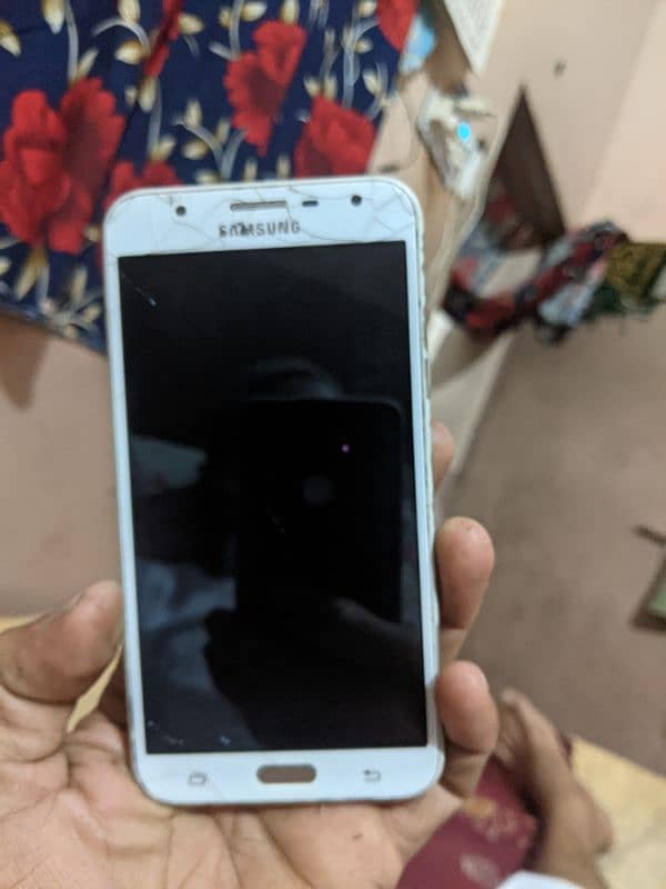 Samsung Galaxy j7nxt 3 +16 9