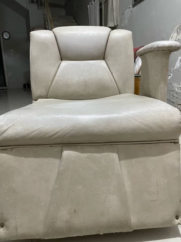 leather sofa set perfect condition in 6k 0